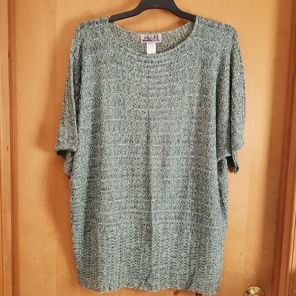 🟦 Two One Two New York Short Dolman Sleeve Sweater